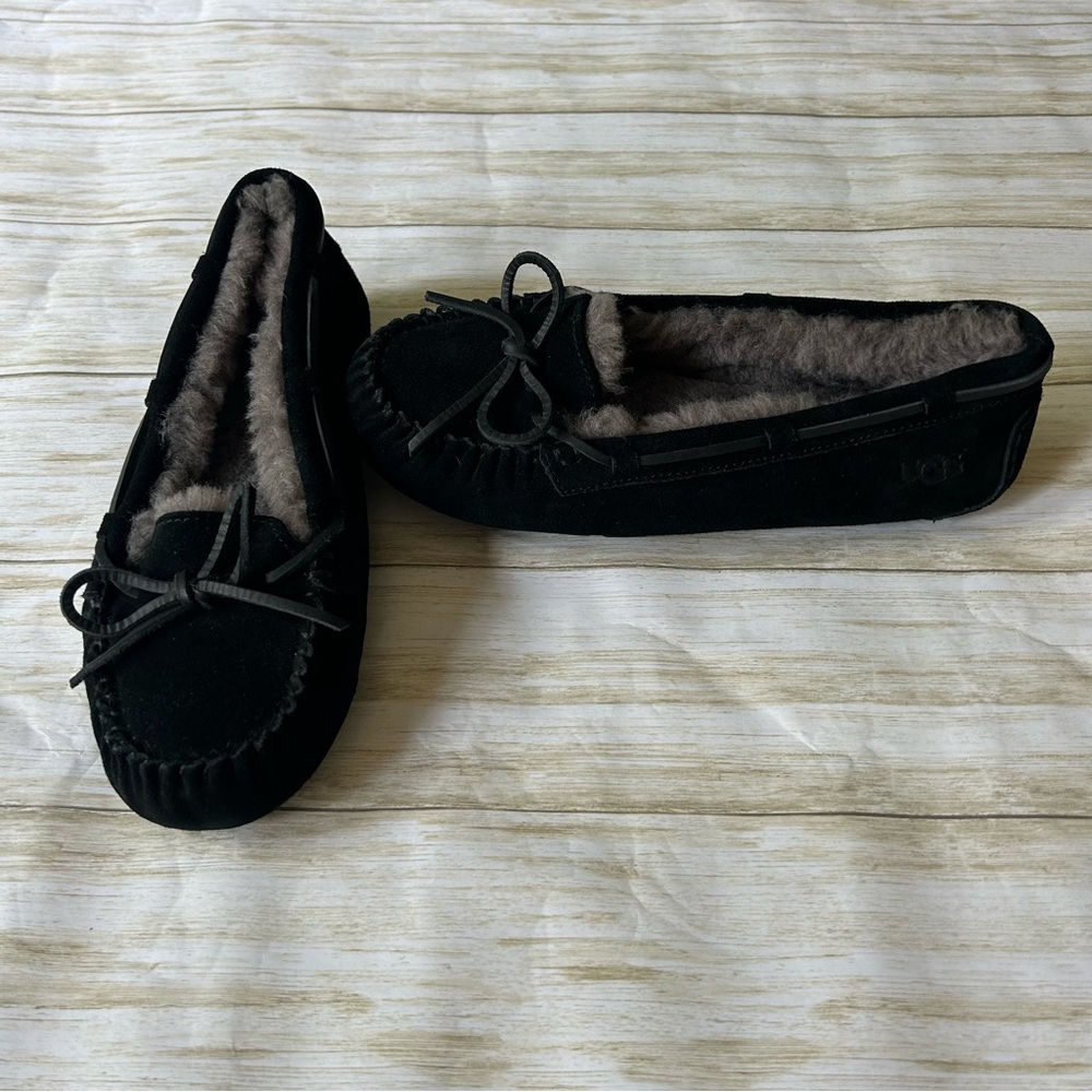 NWOB UGG Dakota Slippers Size Women’s 8